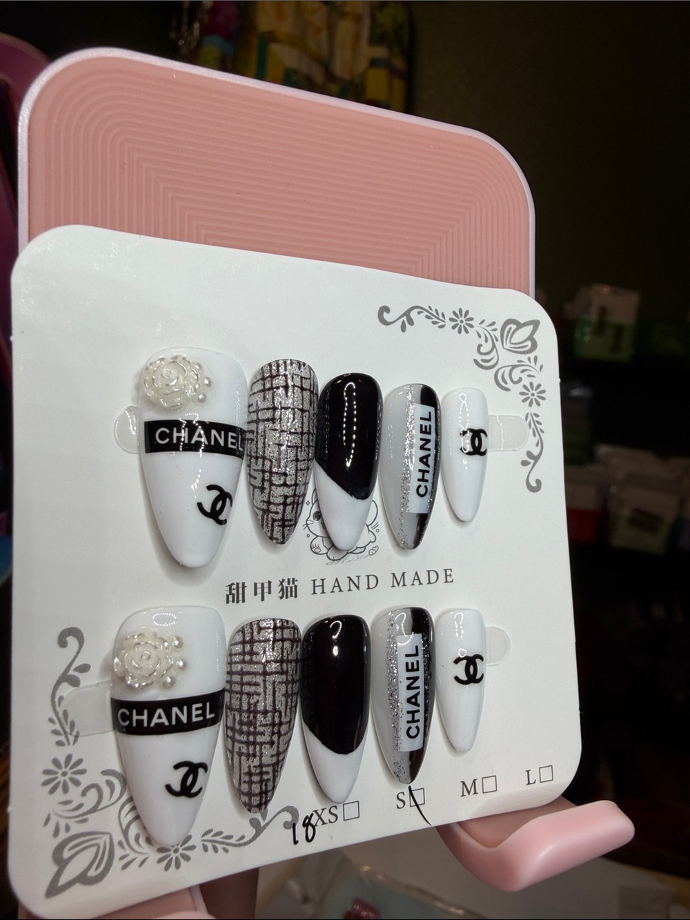 CHANEL Black and White Logo Accent Press-On Nails - Picture 4 of 4